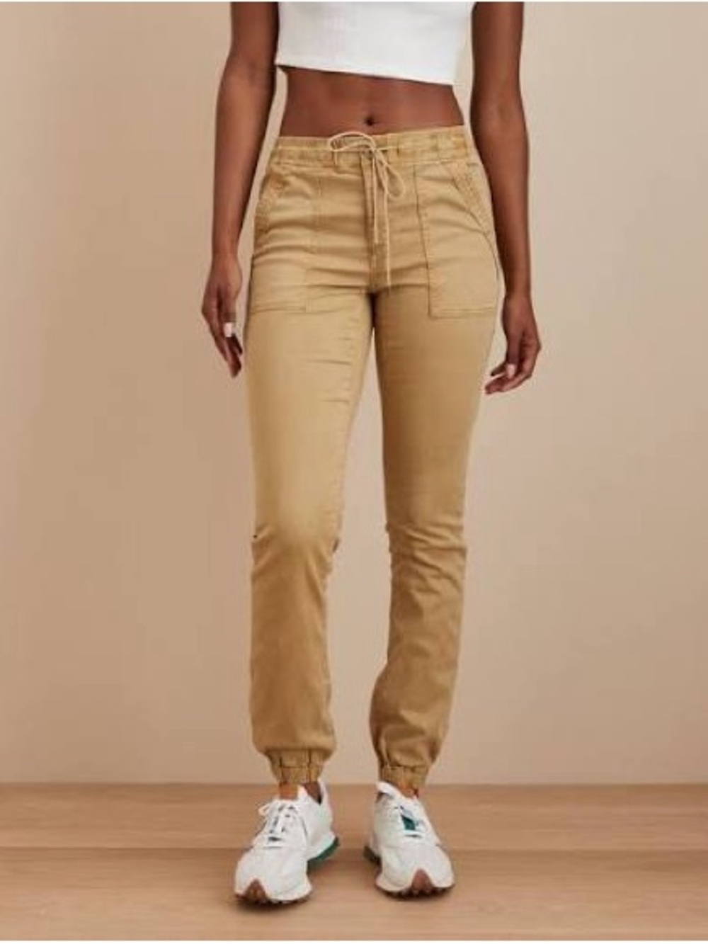 American Eagle Outfitters women’s Khaki Drawstring Joggers
